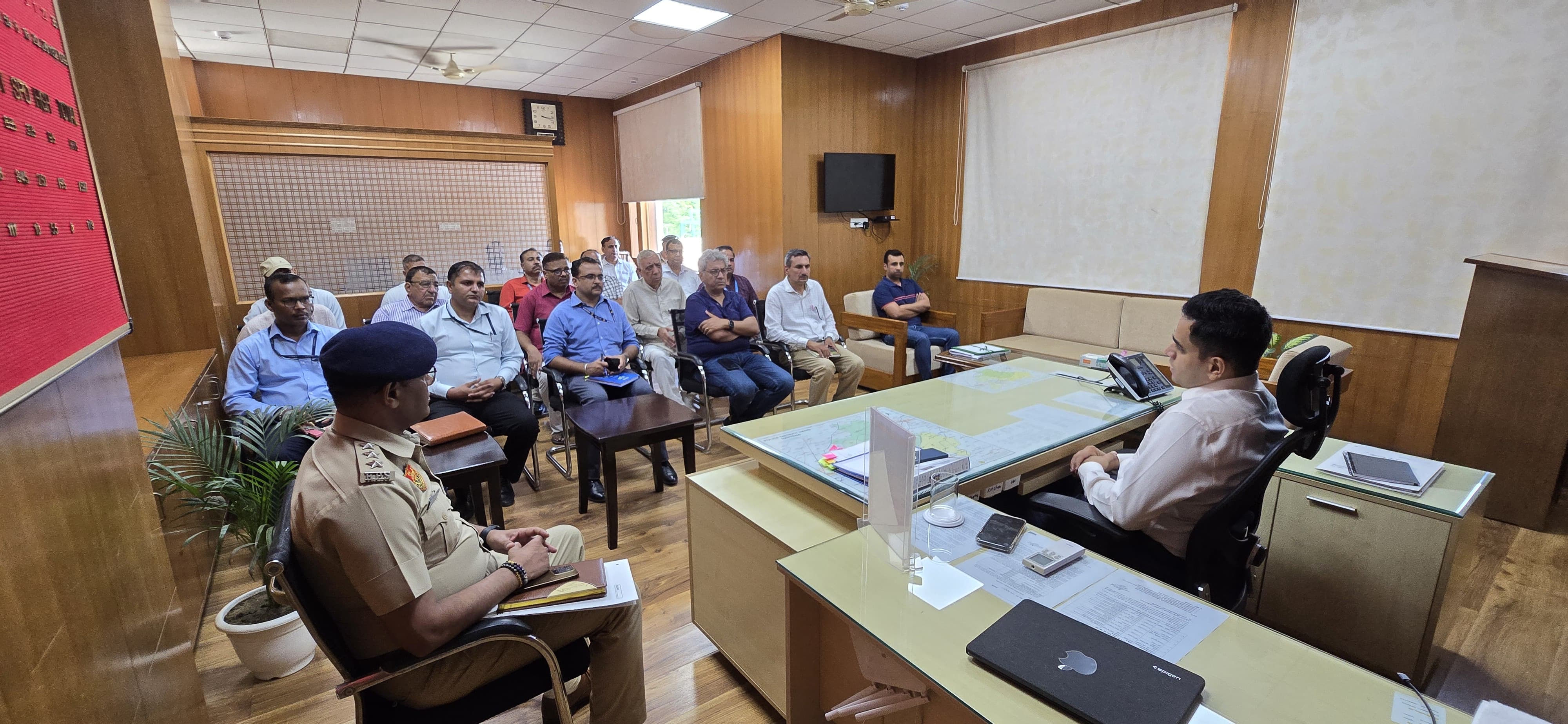 Superintendent of Police Hansi held a meeting with bullion traders, petrol pump operators and bank officials in view of security.